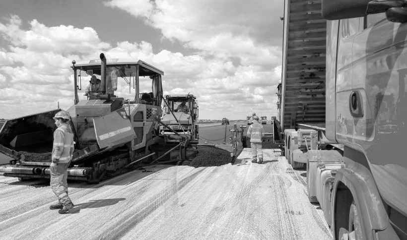  Nowa, trwała nawierzchnia na stołecznym lotnisku 9