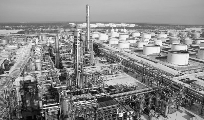 22. Zimowy krajobraz rafinerii chwilę po uruchomieniu Programu 10 plus (listopad 2007 roku).jpg