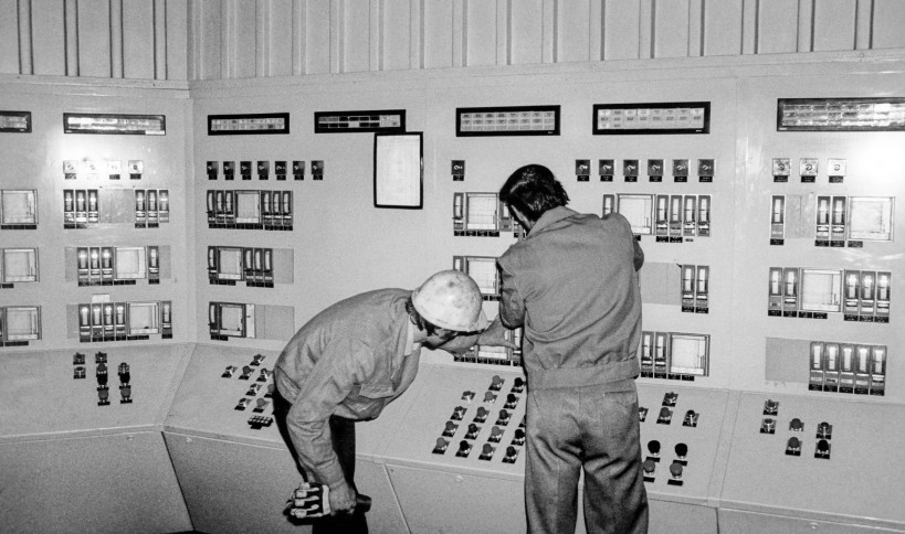 7. Centralna sterownia - tuż przed uruchomieniem Bloku Olejowego (lipiec 1977 roku).jpg