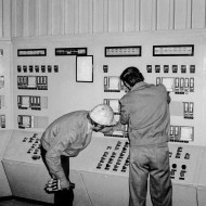 7. Centralna sterownia - tuż przed uruchomieniem Bloku Olejowego (lipiec 1977 roku).jpg