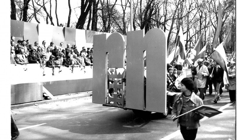 8. Pracownicy rafinerii w pochodzie pierwszomajowym na al. Zwycięstwa w Gdansku Wrzeszczu (1.05.1978 rok).jpg