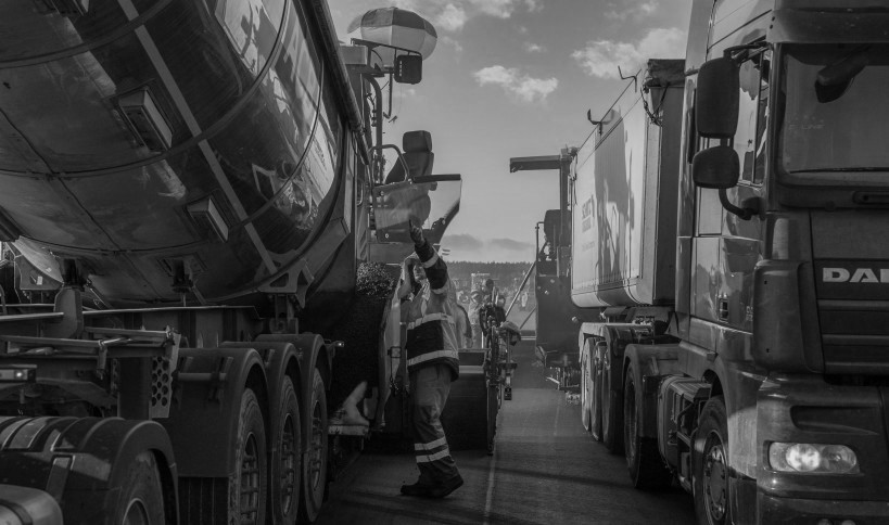 Asfalt LOTOSU na lotnisku w Palandze.6