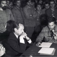 13. Grzegorz Ungier odczytuje tekst porozumienia (1 września 1980 roku).jpg