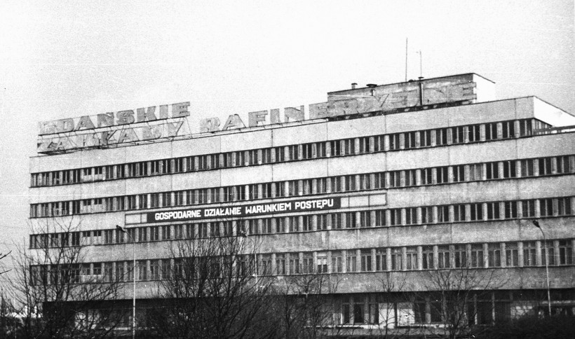 14. Budynek administracji za czasów Gdańskich Zakładów Rafineryjnych (1981 rok).jpg