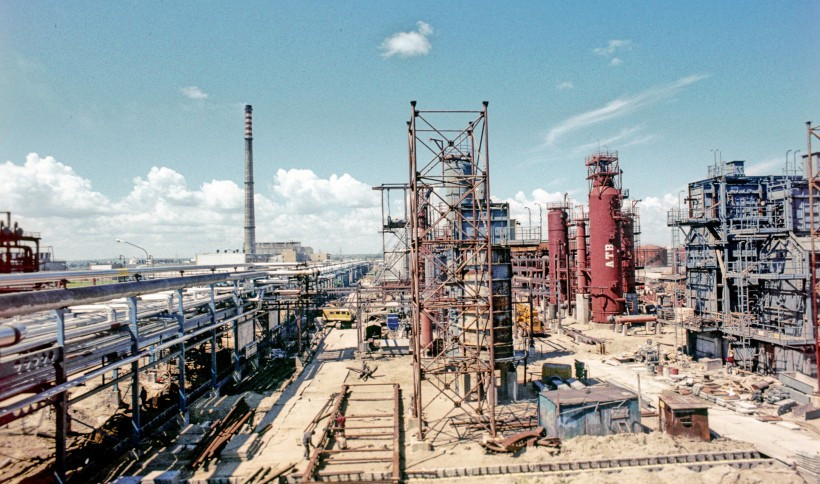 3. Rafineria Nafty „Gdańsk” w Budowie (1975 rok).jpg